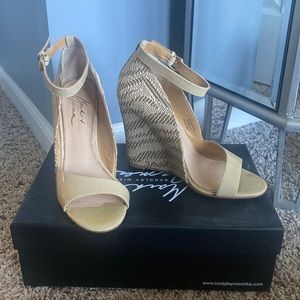 Badgley Mischka Riva rafia wedges beige/taupe size 7.5